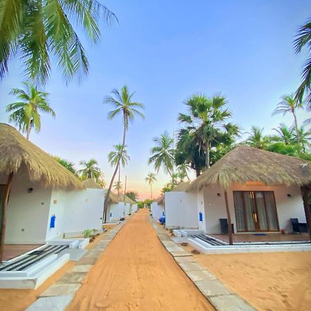 The Blue Lagoon Resort Калпития Екстериор снимка