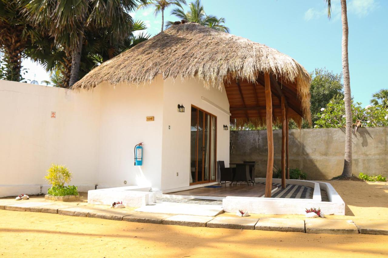 The Blue Lagoon Resort Калпития Екстериор снимка