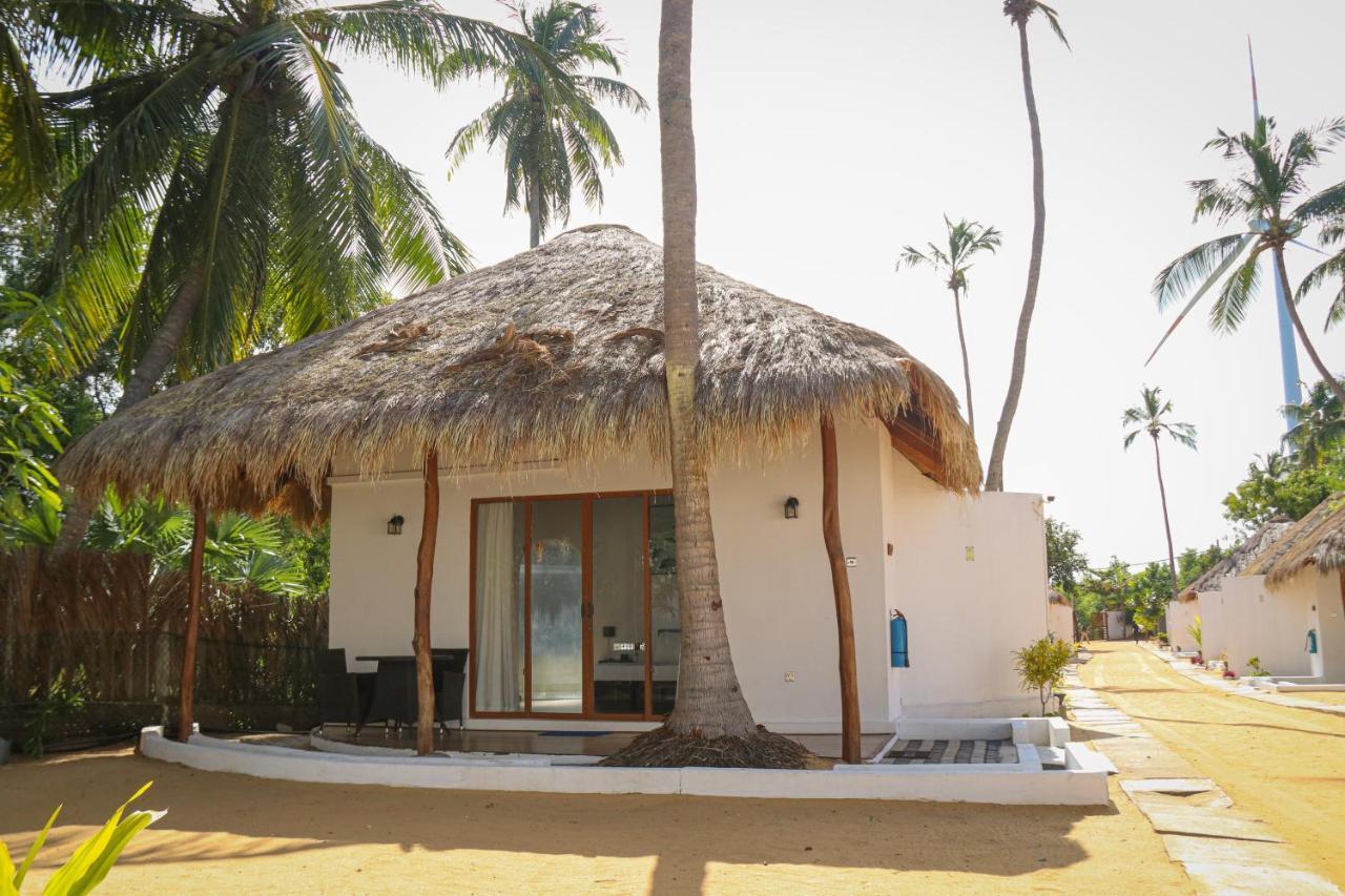 The Blue Lagoon Resort Калпития Екстериор снимка