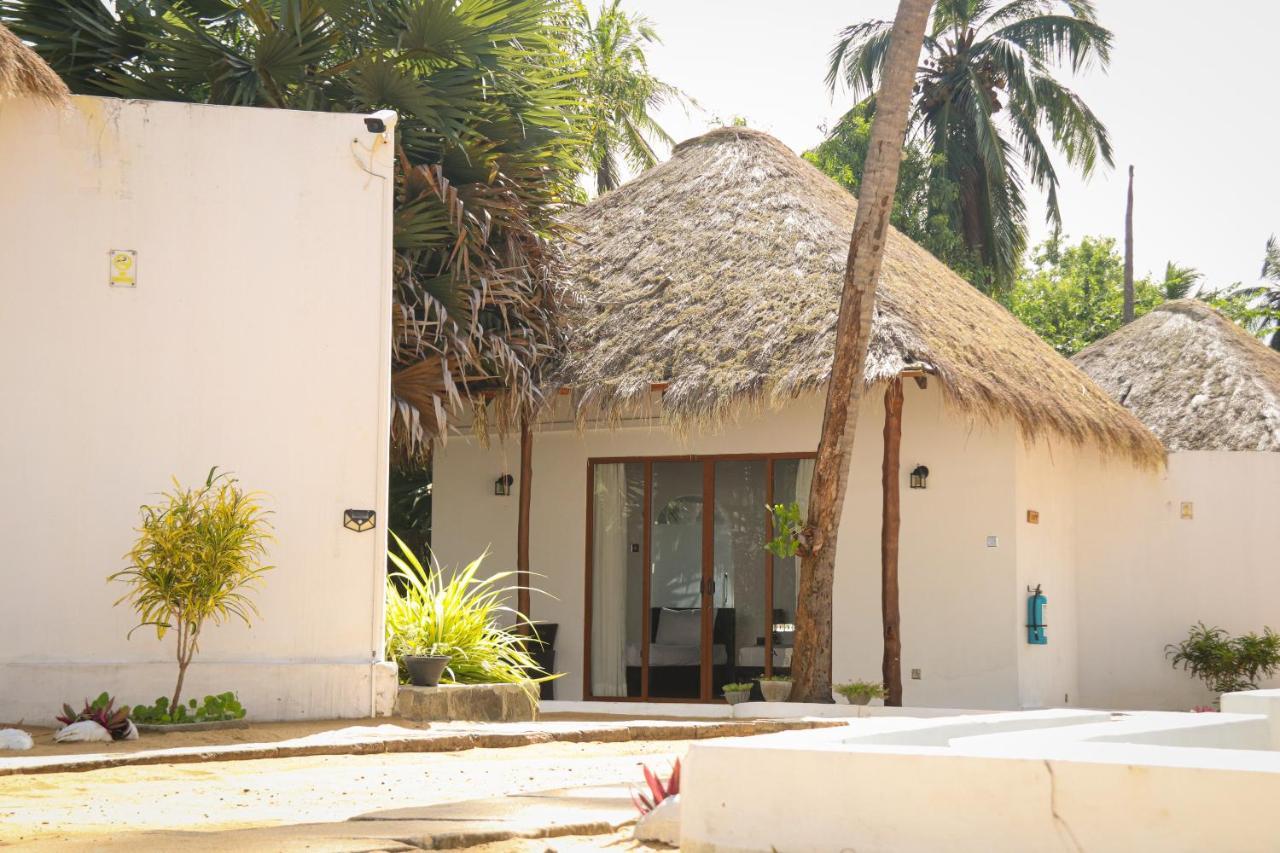 The Blue Lagoon Resort Калпития Екстериор снимка