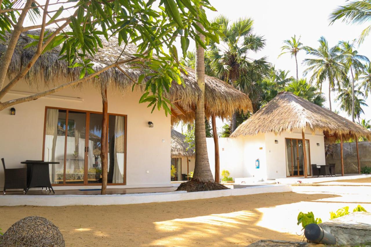 The Blue Lagoon Resort Калпития Екстериор снимка