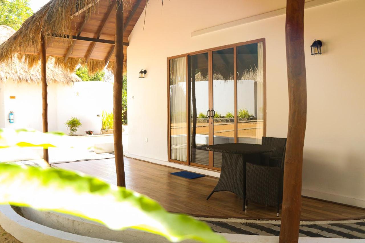 The Blue Lagoon Resort Калпития Екстериор снимка