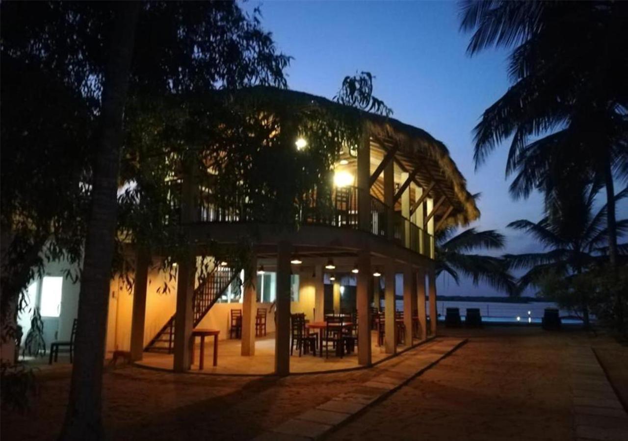 The Blue Lagoon Resort Калпития Екстериор снимка